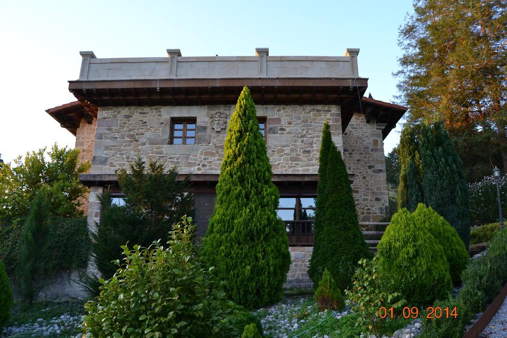 Palacio De Trasvilla Escobedo Exterior photo